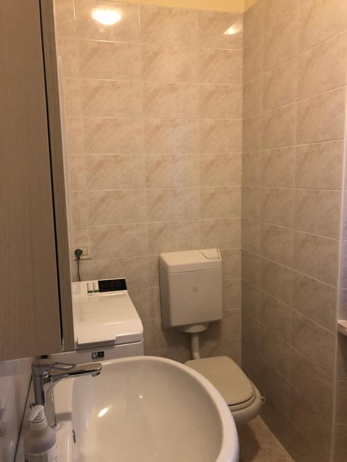 Apartamento Casa Patrizia Torri Del Benaco Exterior foto